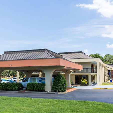 Days Inn By Wyndham Norfolk Airport Екстер'єр фото